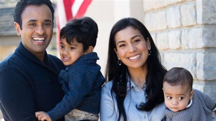 Omar Larrosa Biography, Age, Height, Wife, Net Worth and Family